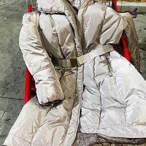 COLE HAAN (Like New) SIGNATURE Mid-Length Quilted Belted Puffer Coat. (Medium)